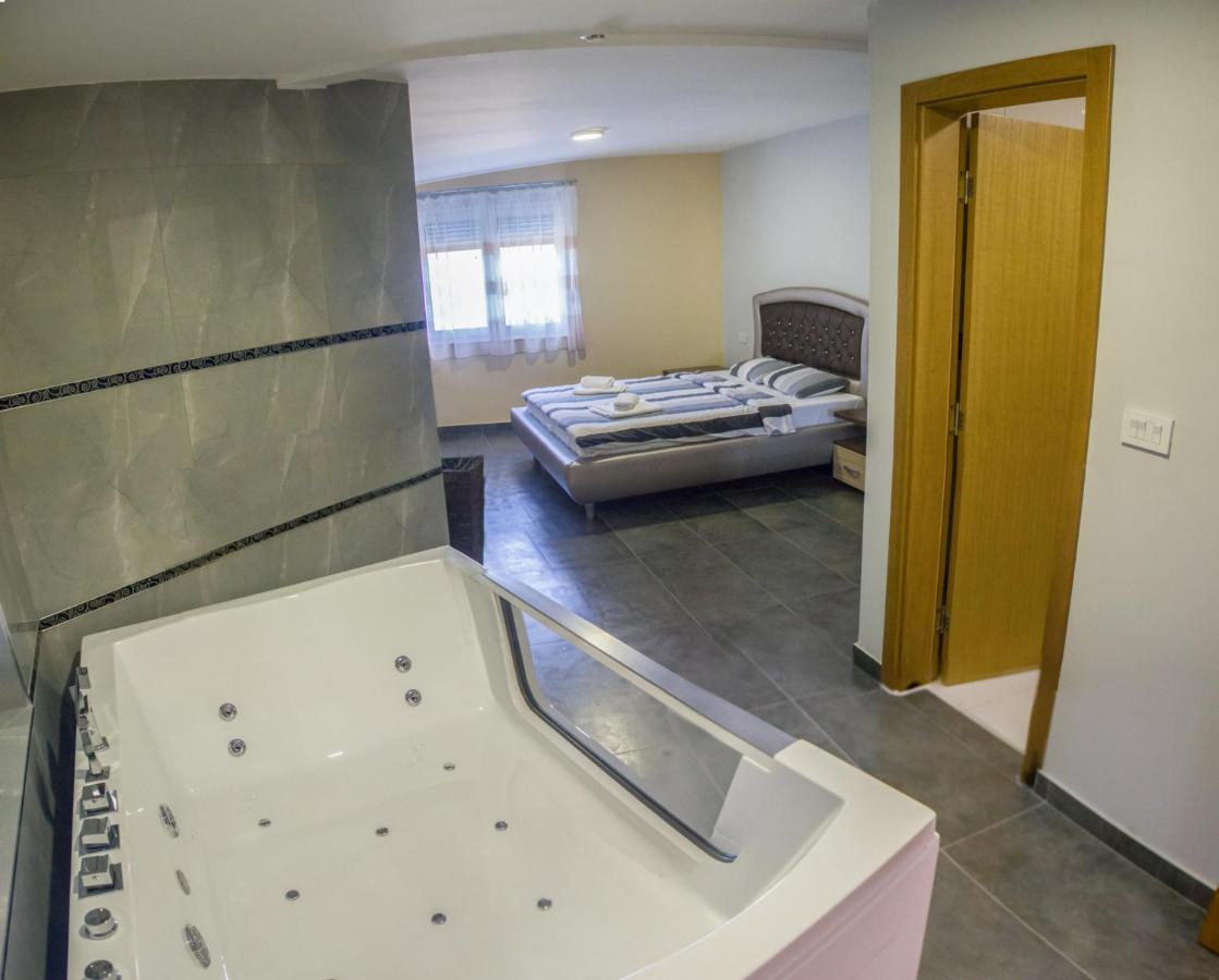 Hotel Bella Nella Лесковац Екстериор снимка