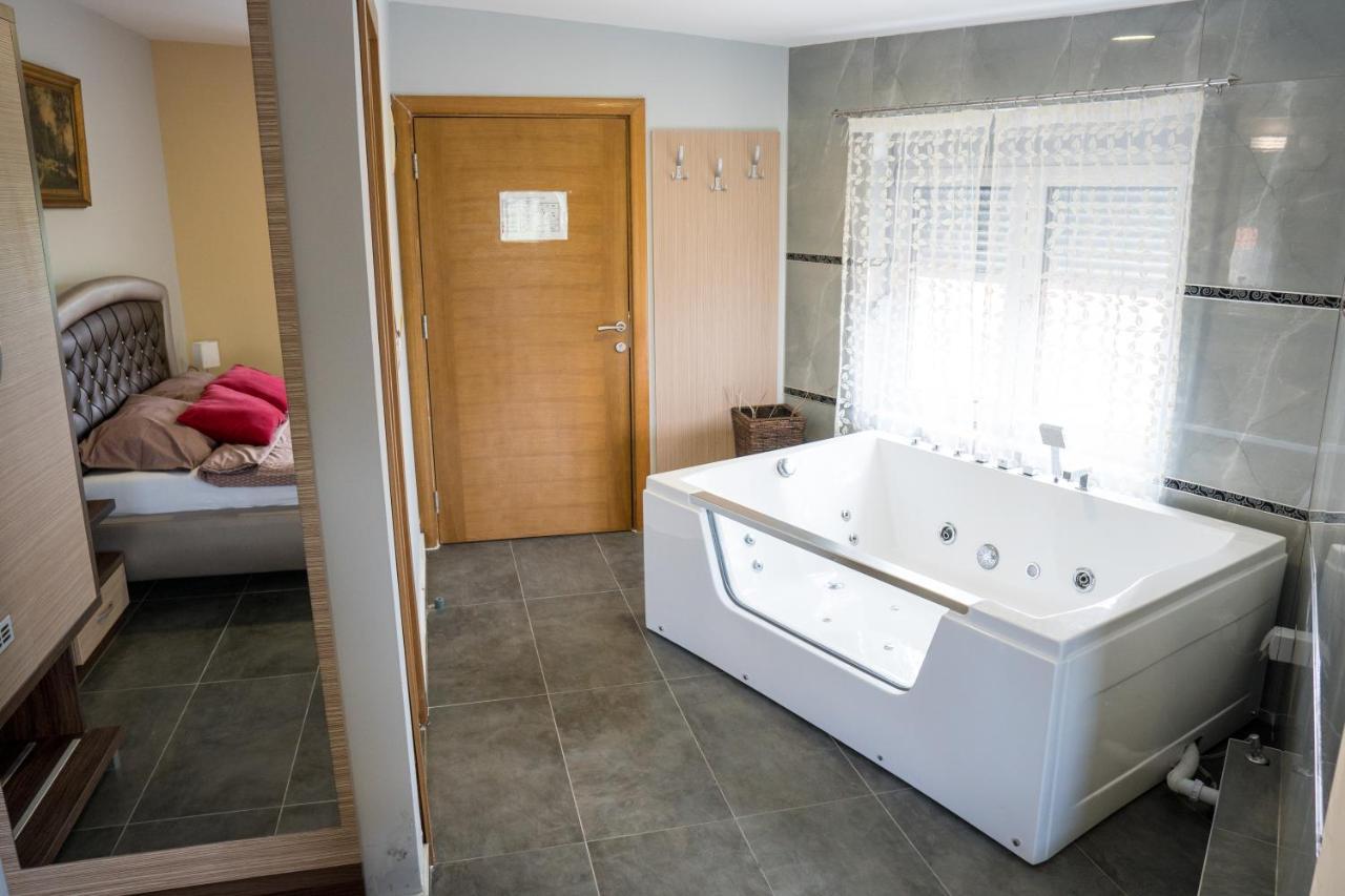 Hotel Bella Nella Лесковац Екстериор снимка